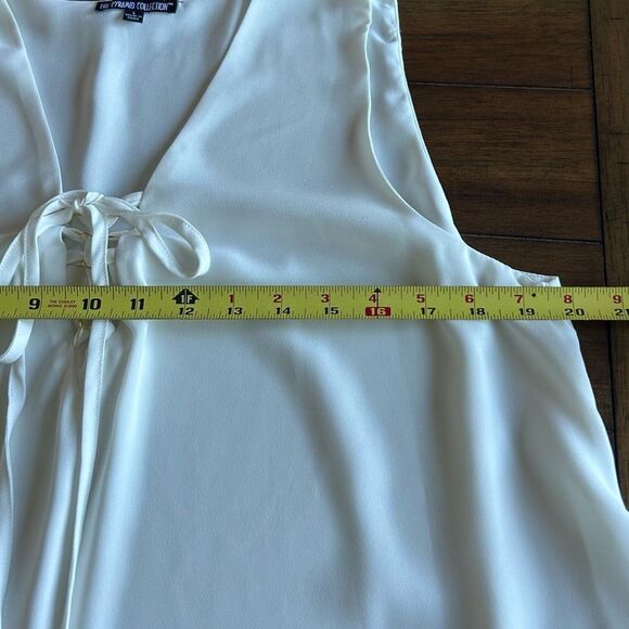 The Pyramid Collection White Long Sleeve Tie Front Blouse Size Large - Picture 7 of 8